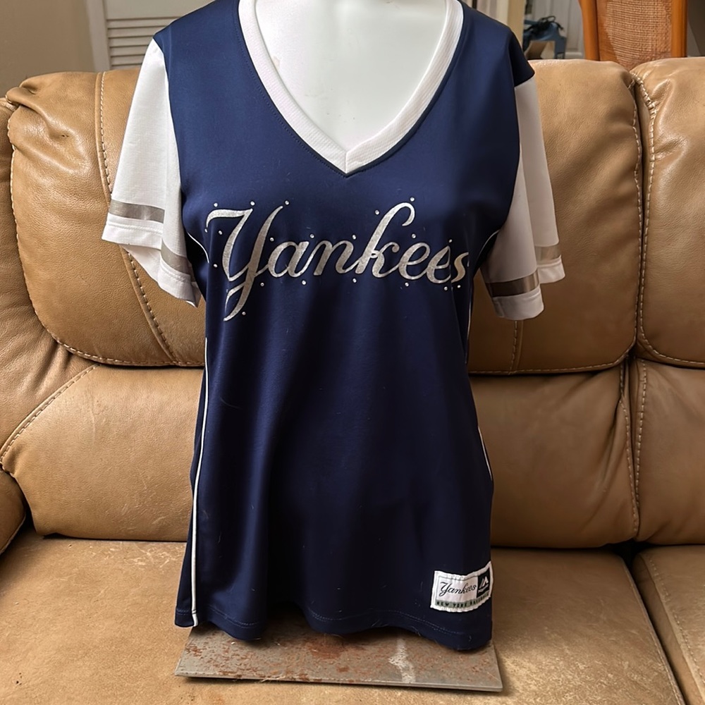 Women’s New York Yankees Majestic Jersey size Large